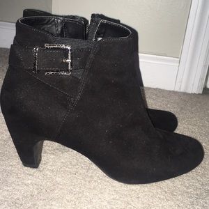 BLACK BOOTIES!